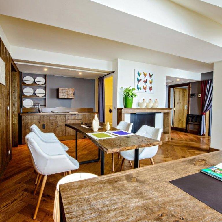 ブリストル トラディッション&ラグジュアリー ホテル ジェシュフ エクステリア 写真 A typical apartment at the residence