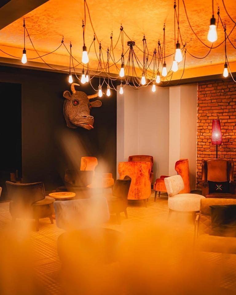ブリストル トラディッション&ラグジュアリー ホテル ジェシュフ エクステリア 写真 The interior of the restaurant