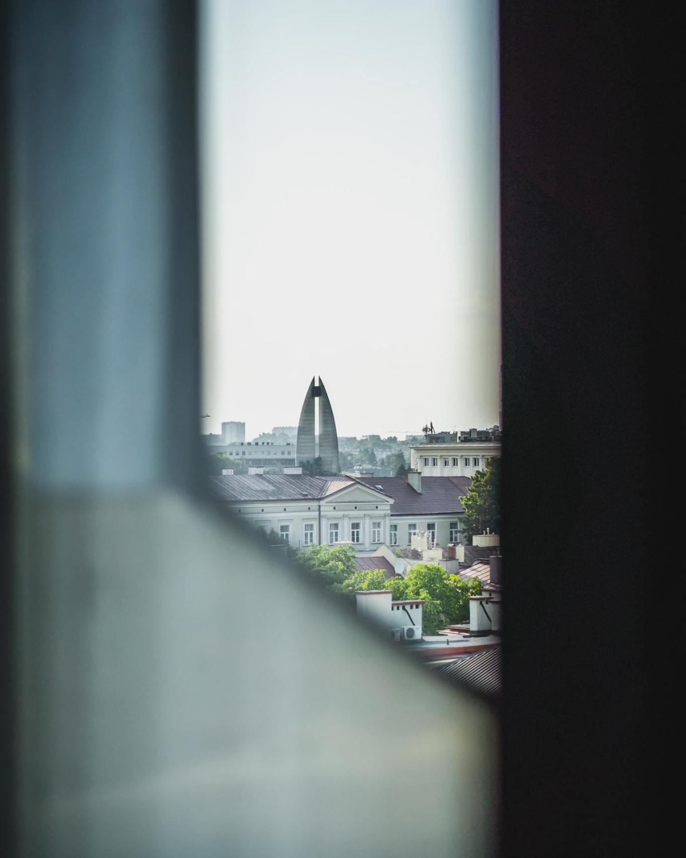 ブリストル トラディッション&ラグジュアリー ホテル ジェシュフ エクステリア 写真 View of the church from the west